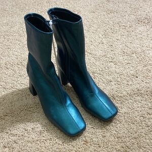 Jeffrey Campbell metallic green ankles boots booties size 5